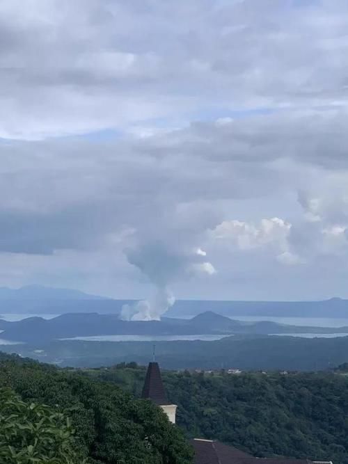 菲律宾火山爆发飞机停飞