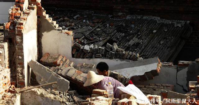 为何城市楼房建个不停，而农村盖房却被禁止，背后的原因令人心酸