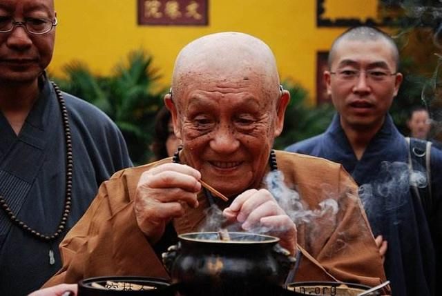 一位老僧告诫：人再好，也别在三件事上“退让”，坏人会得寸进尺