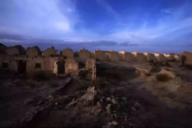 新疆人捡石头的最美季节又到了，教你在16个不同的地方捡石头！有