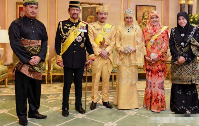 贵为王妃却土到一定境界, 斥资一亿美元的世纪婚礼, 败给了一双肉