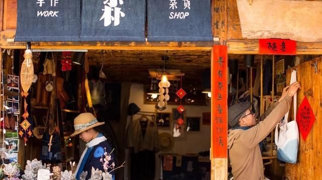 他把牛棚改成300㎡别墅,只为给大6岁老婆一个家