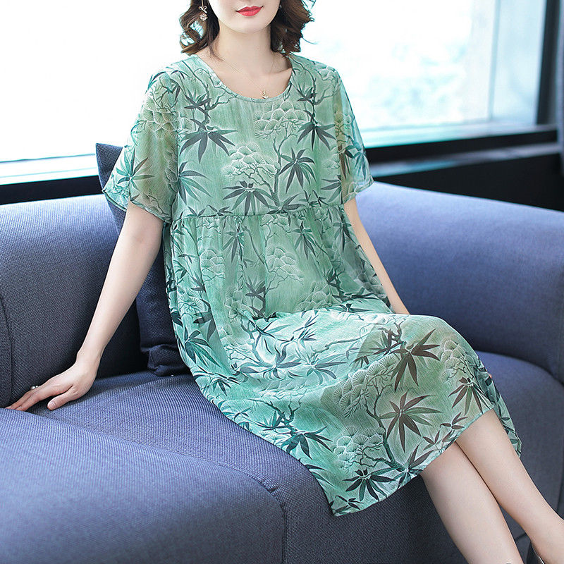 奔四奔五女人别穿地摊货，丢人!正流行的高雅裙，洋气精致美扎心