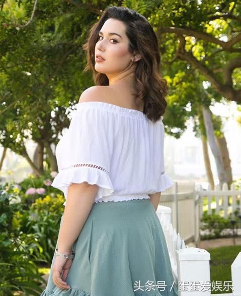 绝美肥模很励志，赘肉缠身不自弃，实力演绎丰腴美