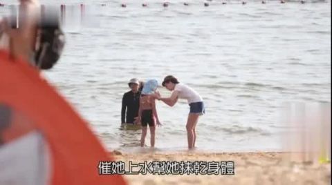  「生父」谢霆锋经纪人霍汶希罕见晒女儿，Honey越来越像妈妈，生父至今未公开