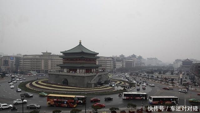 中国“夜景”最美的2座城市，西安上榜，第一名实至名归