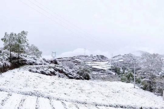  『高温』四季同屏！北方风沙南方对流，甘肃飘雪海南高温