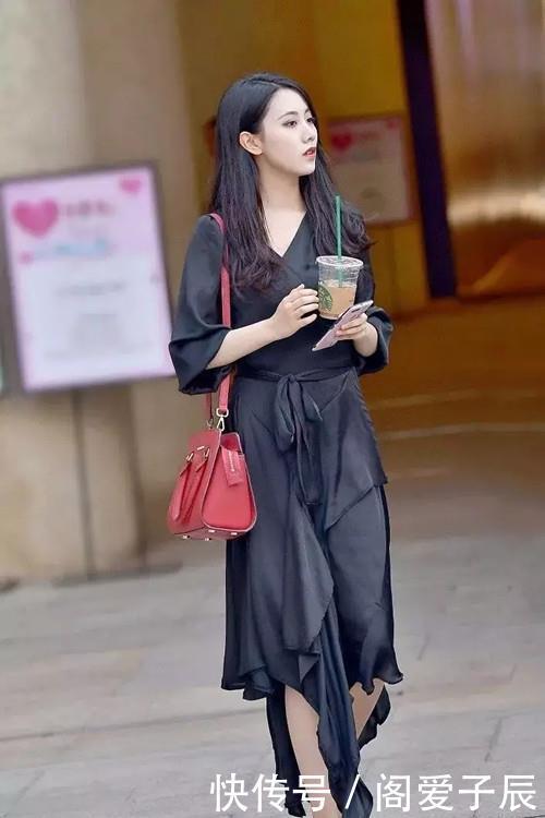 『 美女』时尚丽人行,典雅美女长裙秀出好身材,街拍
