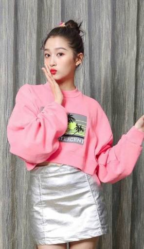 就算杨紫再美, 当她穿上超短裙, 和关晓彤的大长腿一比, 胜负已分