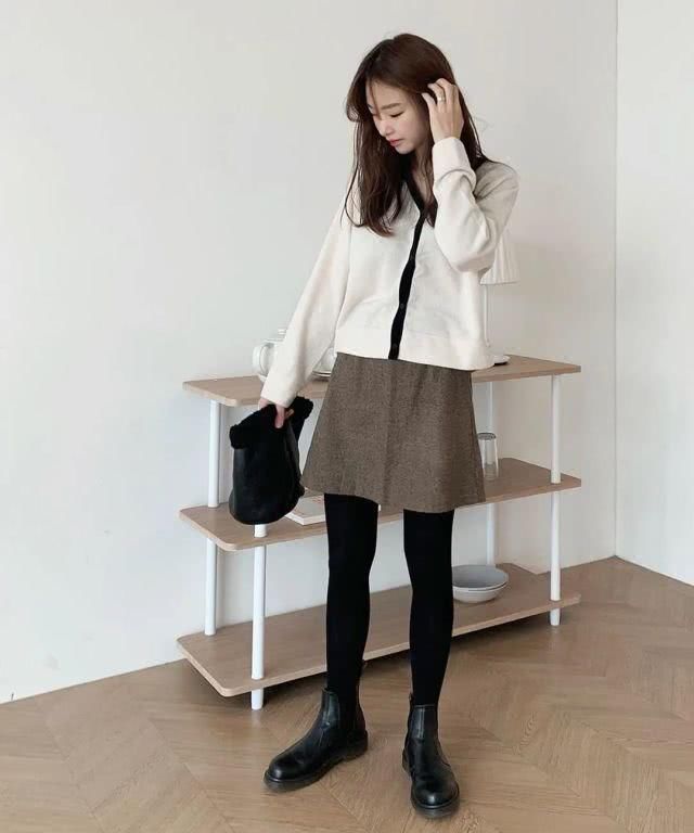 「碎花裙」“毛衣”失宠了2020就要穿着4件薄外套+裙子搭配好看+气质