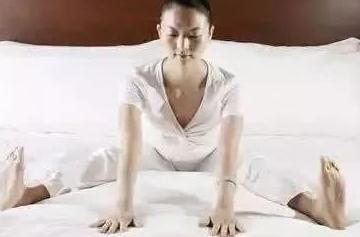 睡前趴10分钟，堪比跑步1小时，肚子平了、腰也细了