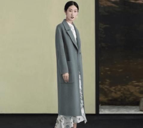 「女人」看上去很“贵”的女人,选大衣都有这4个共同点,优雅还高级