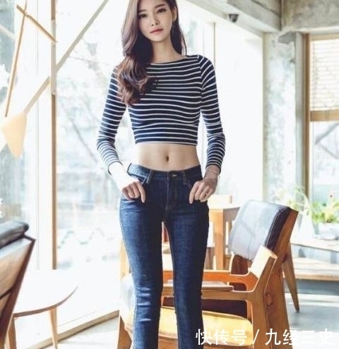 「气质」年轻自信的牛仔裤美女,高挑又漂亮!