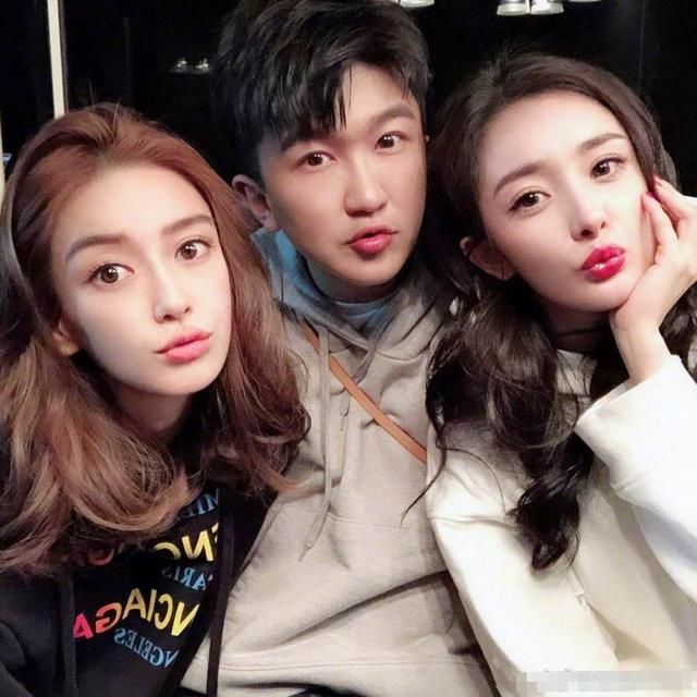 baby假吃被抓包？毛晓彤被亲爸勒索5000万？朱一龙遭私生饭围攻？