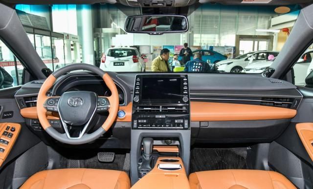  「奥迪」手握30万，10万公里不换车，奥迪A4L、迈腾、亚洲龙怎么选？