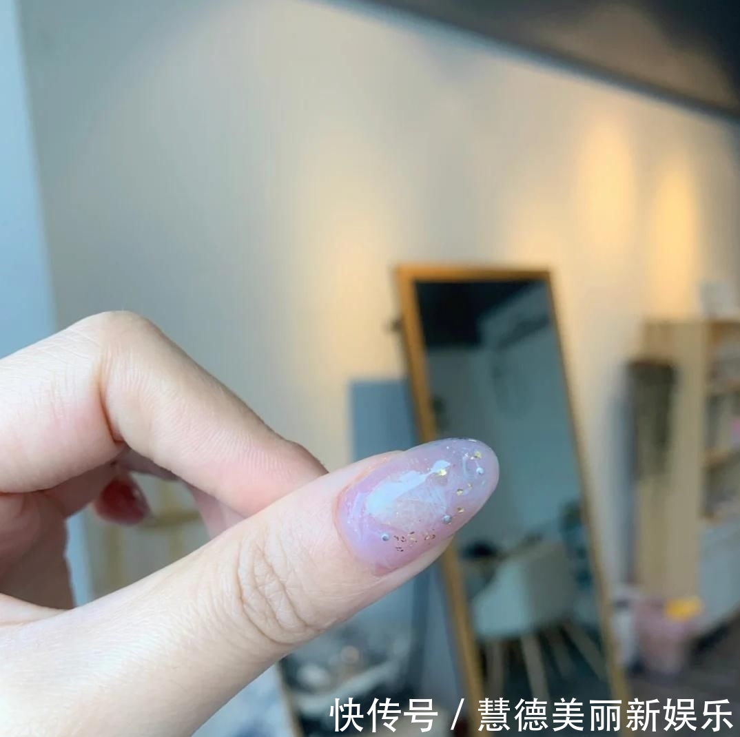 「简直」2020年美甲流行新趋势,千万不要错过这几款,简直就是颜值爆表
