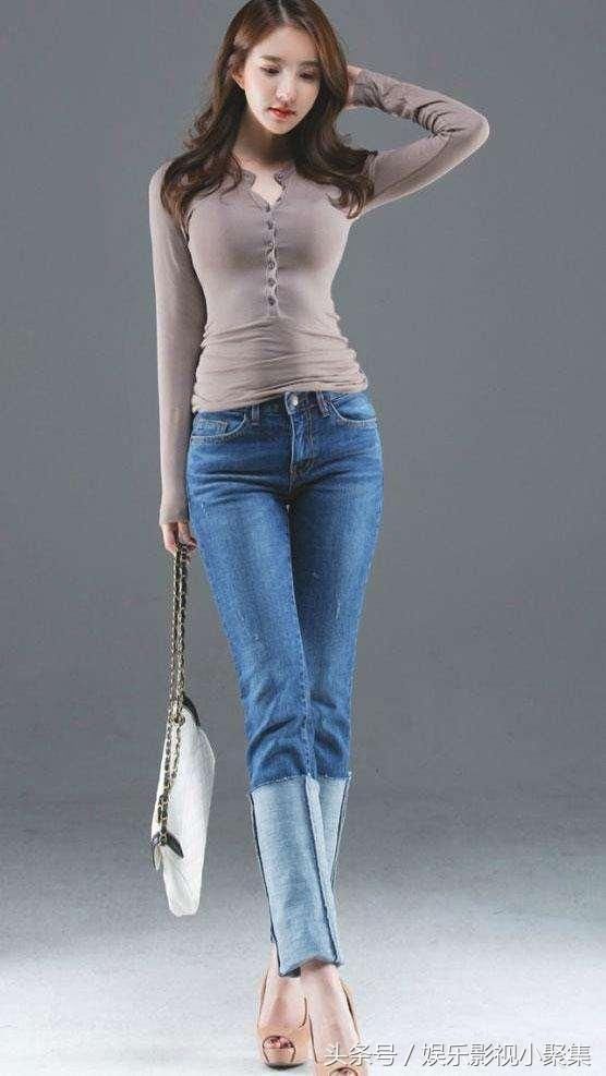女人别穿的太寒酸,紧身裤尽显婀娜身姿,打造美美形象气质
