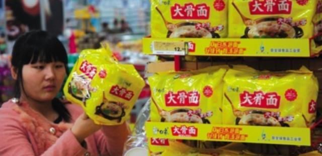  【逆袭】它是中国泡面界最大的黑马! 一个月卖出8亿袋, 逆袭康师