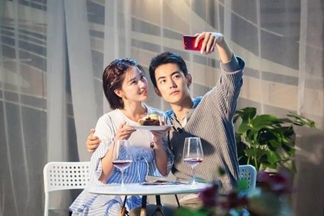 阚清子朋友圈发文，随后二人公布分手，看来三十岁的魔咒成真了