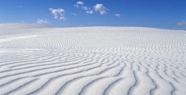 电视剧《沙海》中的古潼京真的存在吗?白色沙漠惊艳了观众和游客