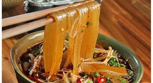  #中华美食#老外用筷子夹不起来的4种美食，中国网友：第四种我们也有点难