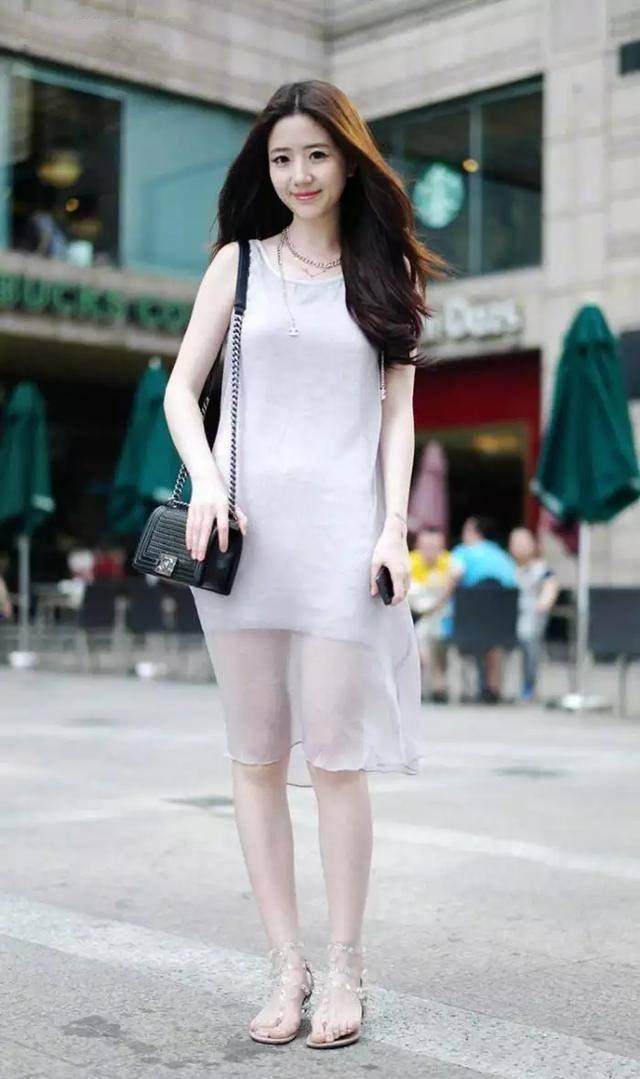 街拍: 漂亮的小姐姐都有女朋友了, 让人好生羡慕