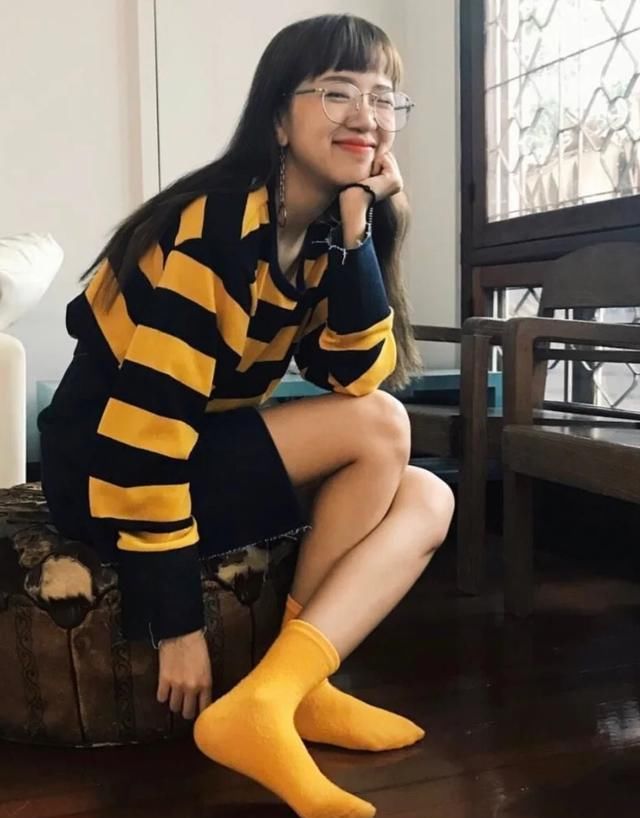  春夏：春夏撞色穿搭好心机，让你成为人群中最亮眼的崽，还不快来学