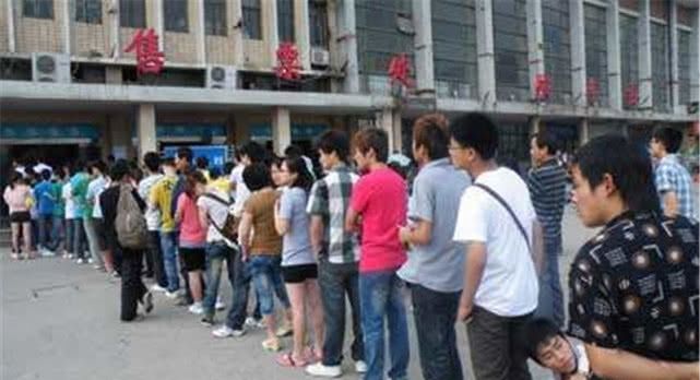  [排队]为什么很多人宁愿排队取票，也不选择刷身份证取票？看完