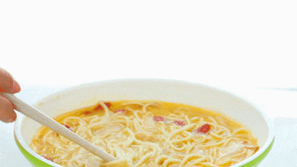  『联名』我被感冒灵“绿”了！今年流行色，我服！