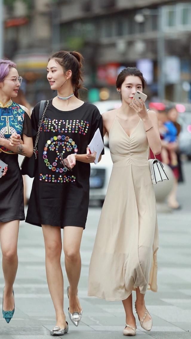 街拍丨夏天干嘛穿那么严实?露一点才好看!