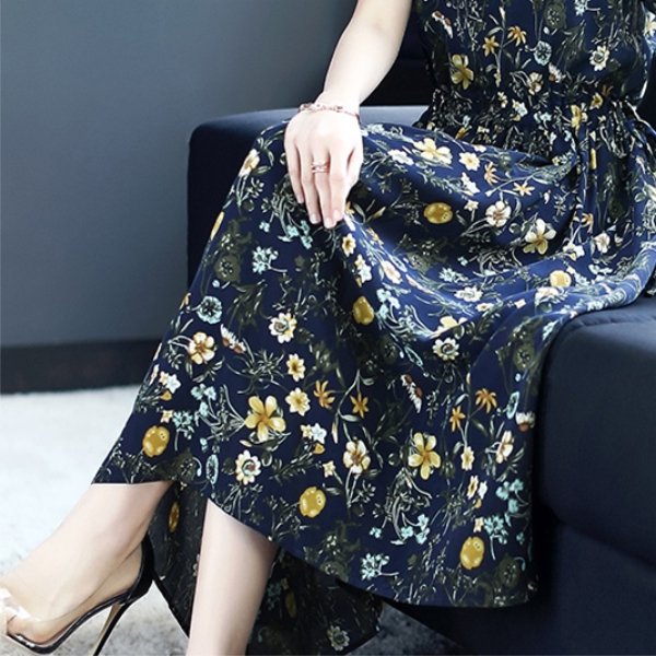 到了40的女人，也别穿太土!8月新出炉“妈妈装”，显嫩又显高