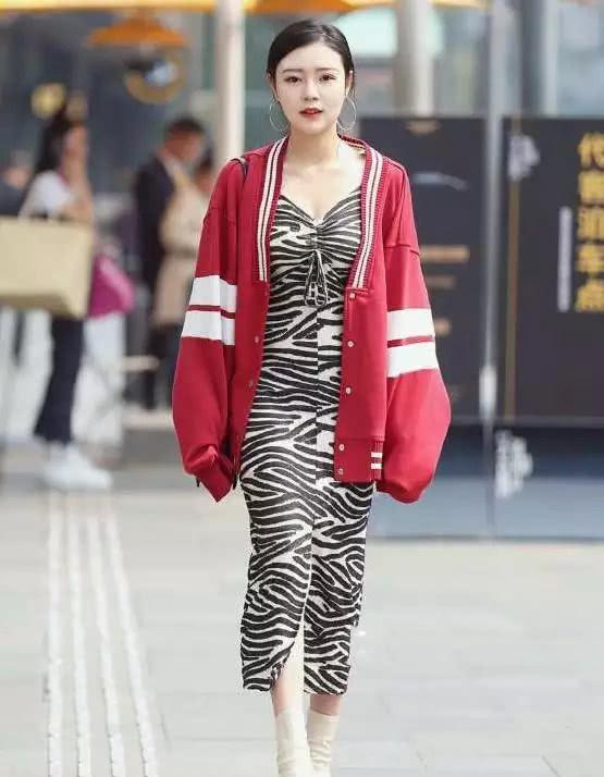 街拍：如果我是富二代，我想和图四做朋友，但娶她这件事是不能的