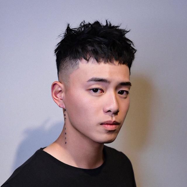 「男生」男生剪“短烫”发型超好看!简单帅气的造型,让你的颜值也提升