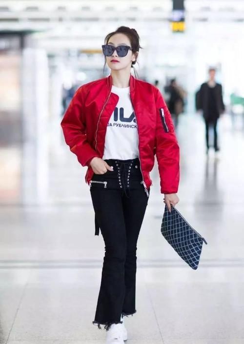  『半身是一』开春短外套才是轻巧时尚，尤其要掌握这3种搭配法，洋气更舒适