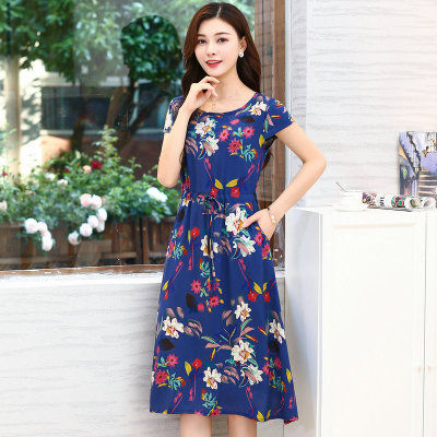 50岁的妈妈，裤子都扔了!就穿这雪纺连衣裙，洋气超显气质