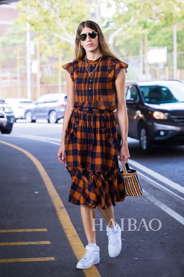 条纹显瘦?是的!条纹格纹这样穿,别人偷偷关注你可别怪我...