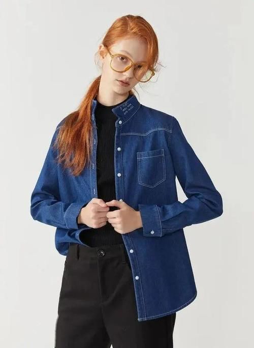  「气色」今年流行“经典蓝”质感穿搭，提亮气色显品味