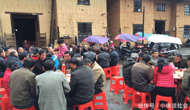 农村的酒席讲究，这道菜上了之后，识趣的人都溜了，不懂的还坐着