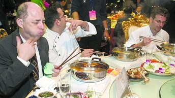 美国游客到成都旅游后，回国这样形容成都：别信中国人的“微辣”