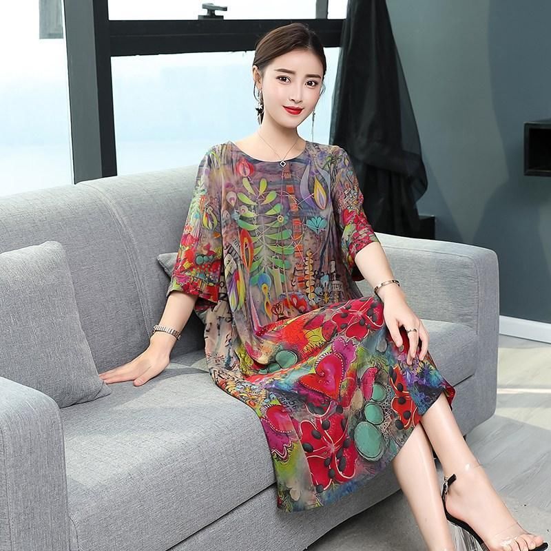 刚上市的印花“香云纱裙”，高雅华丽又显瘦，穿起来超美更有档次