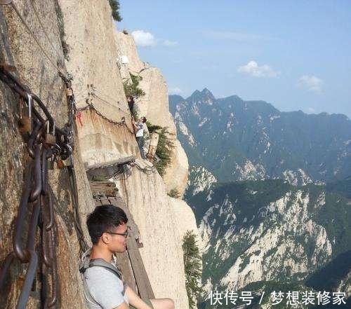 陕西著名景区又出事情，一男子拍完照片之后，完成“华山第二跳”