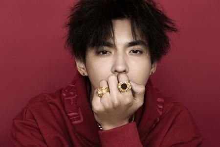 明星就必须哑巴吃黄莲?吴亦凡霸气回击造谣者，索赔50万名誉损失