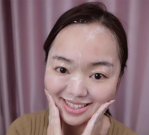 洗面奶：每一个人都想变得年轻貌美，但是如何让自己变得更加好看，应该都