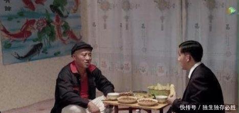  「全家人」东北人为啥喜欢全家人睡在一个炕上？两口子不会尴尬