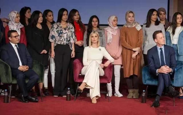 『看起来』伊万卡身材好不是没道理,穿健美裤跟丈夫晨跑,一路打闹像个孩子