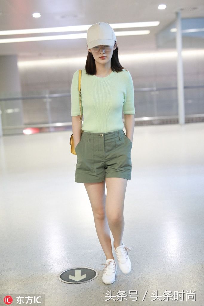 放弃满大街都在穿的牛仔短裤吧 春夏、陈瑶穿的百慕大短裤很流行