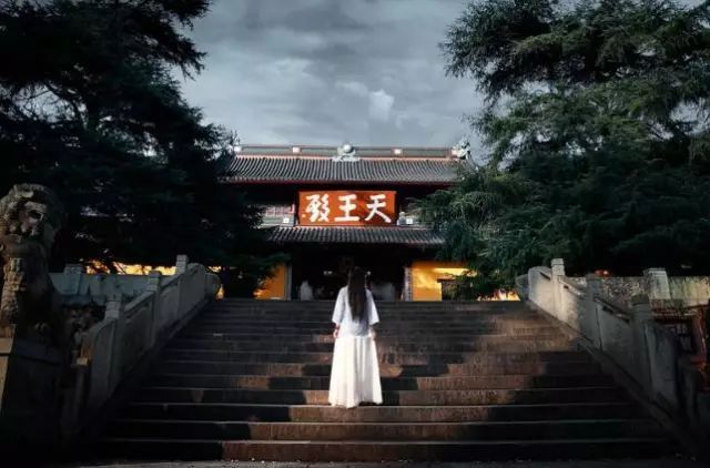 因果,冤孽缠身的话会有这五个预警。！