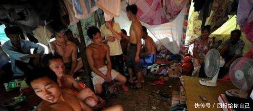 几对农民工夫妻，住在一个屋中，到了晚上，有时特别热闹！