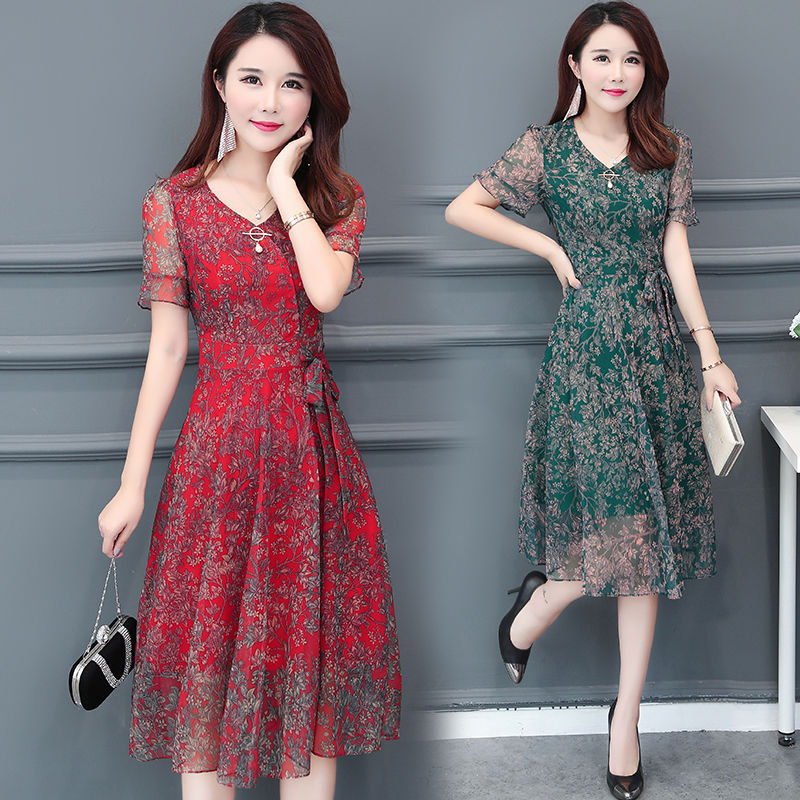 不得了!50岁婆婆穿这印花裙，实在太显嫩了，简直让我一饱眼福