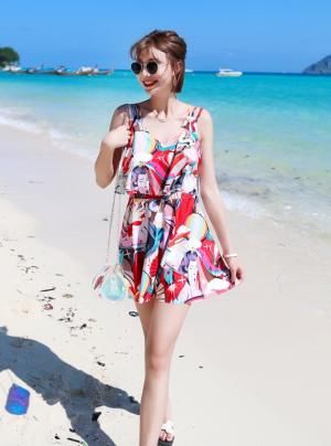 这样优美的洪都拉斯值得一看，海边还有模特拍写真，看着很迷人